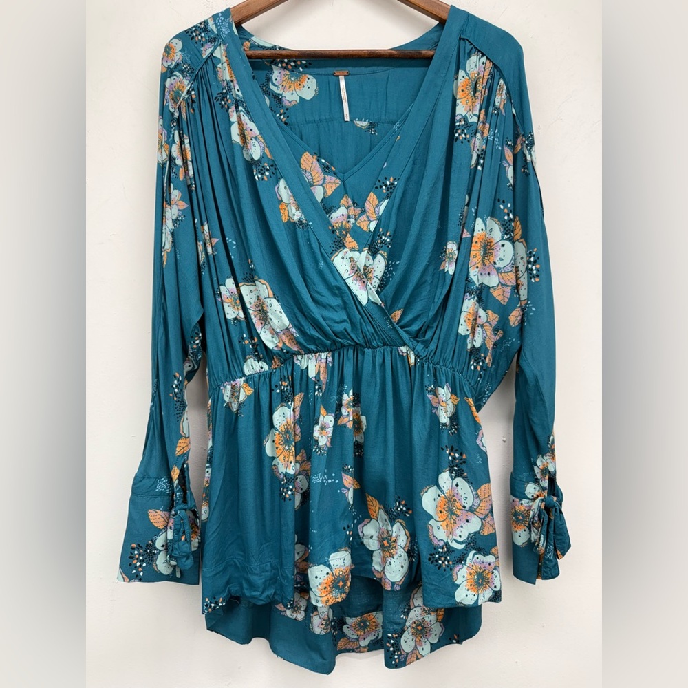 Free People size Small Women’s Teal Blue Floral Tuscan Dreams Boho V-neck Tunic